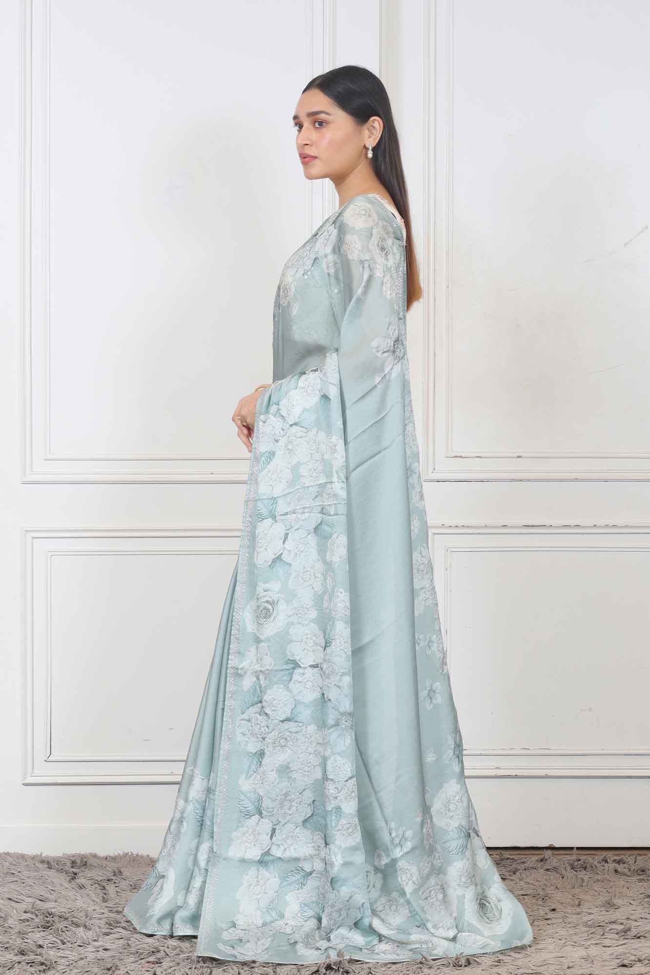 Saree in Grey color at online Simaaya