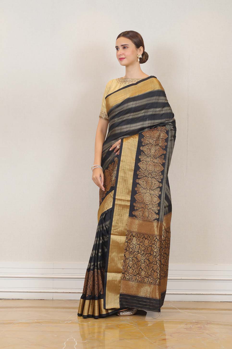 Saree in Black Color at online Simaaya