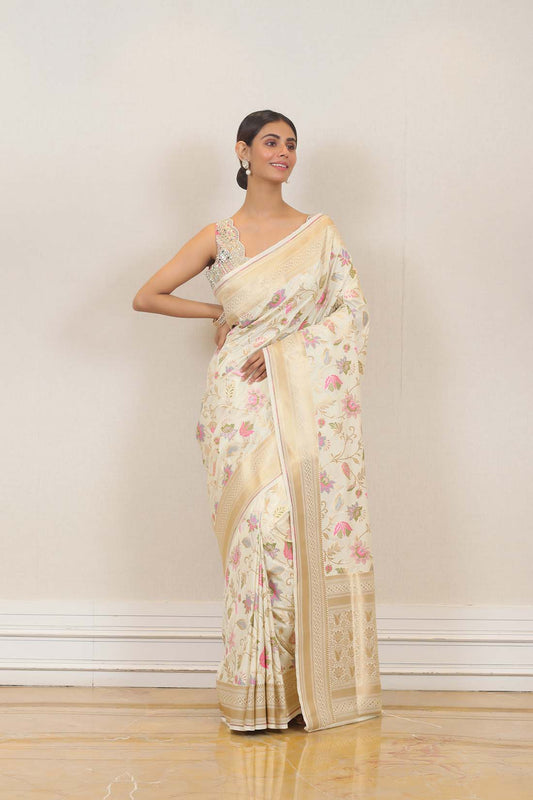 Saree in White color at online Simaaya