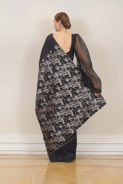 Saree in Black color at online Simaaya